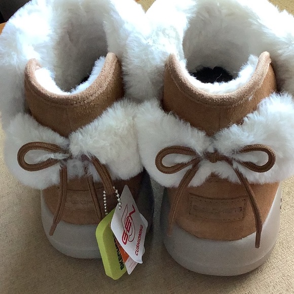 Skechers Cozy On-the-Go Joy Bootie Suede with Faux Fur Lining and Bow (NWT) - Picture 3 of 7